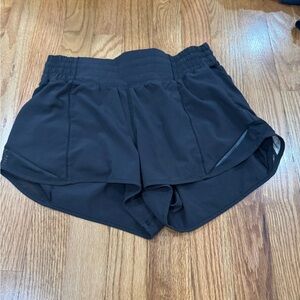 lululemon athletica Black Women's hotty hot 2.5 inch Shorts